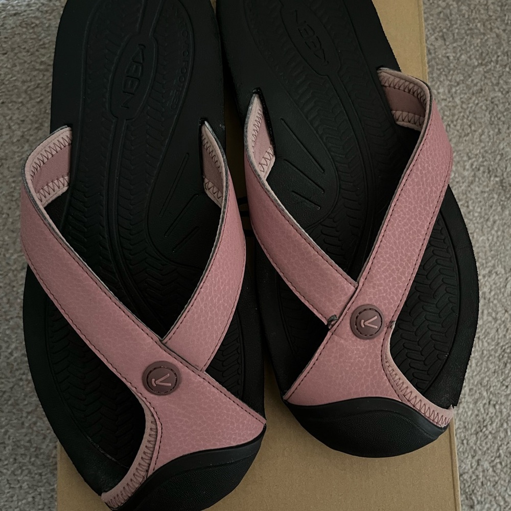 Keen Women’s Flip-Flops – Size 9 (Rose/Rose Brown)